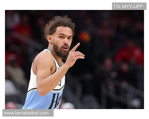 此前被压到膝盖伤退!美记:特雷-杨已返回亚特兰大进行MRI检查 此前被压到膝盖伤退!美记:特雷-杨已返回亚特兰大进行MRI检查